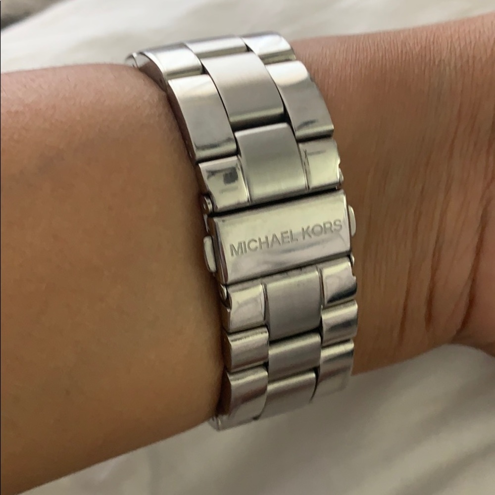 Michael kors needs battery